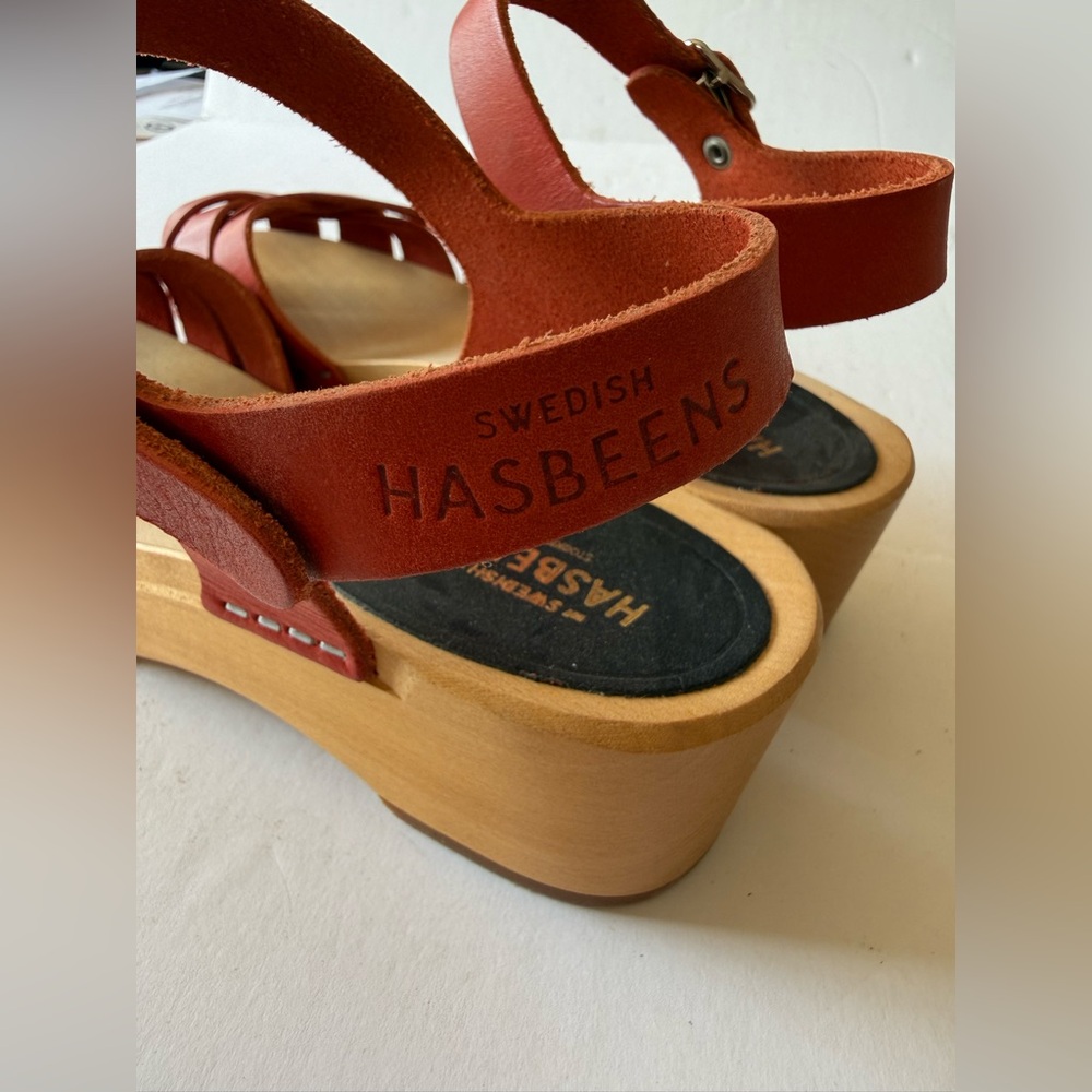NWOB Swedish Hasbeens Magdalena
Red Leather Wooden Clogs Sandals Size EU 36 - Picture 4 of 7